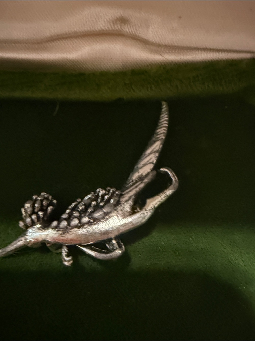 Silver Lizard Brooch Pin - Elegant Silver-Tone Women's Jewelry
